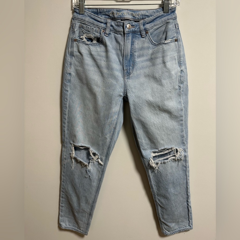 American Eagle Mom Jeans Light Blue Distressed
